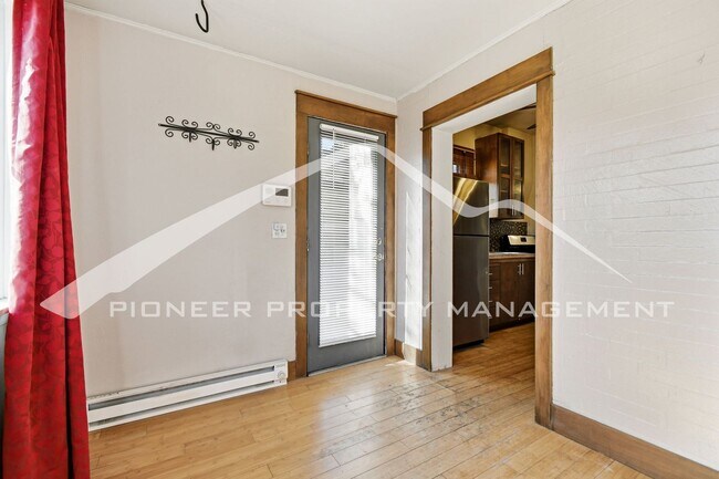 Building Photo - Beautiful Home with Fenced Yard and Washer/Dryer