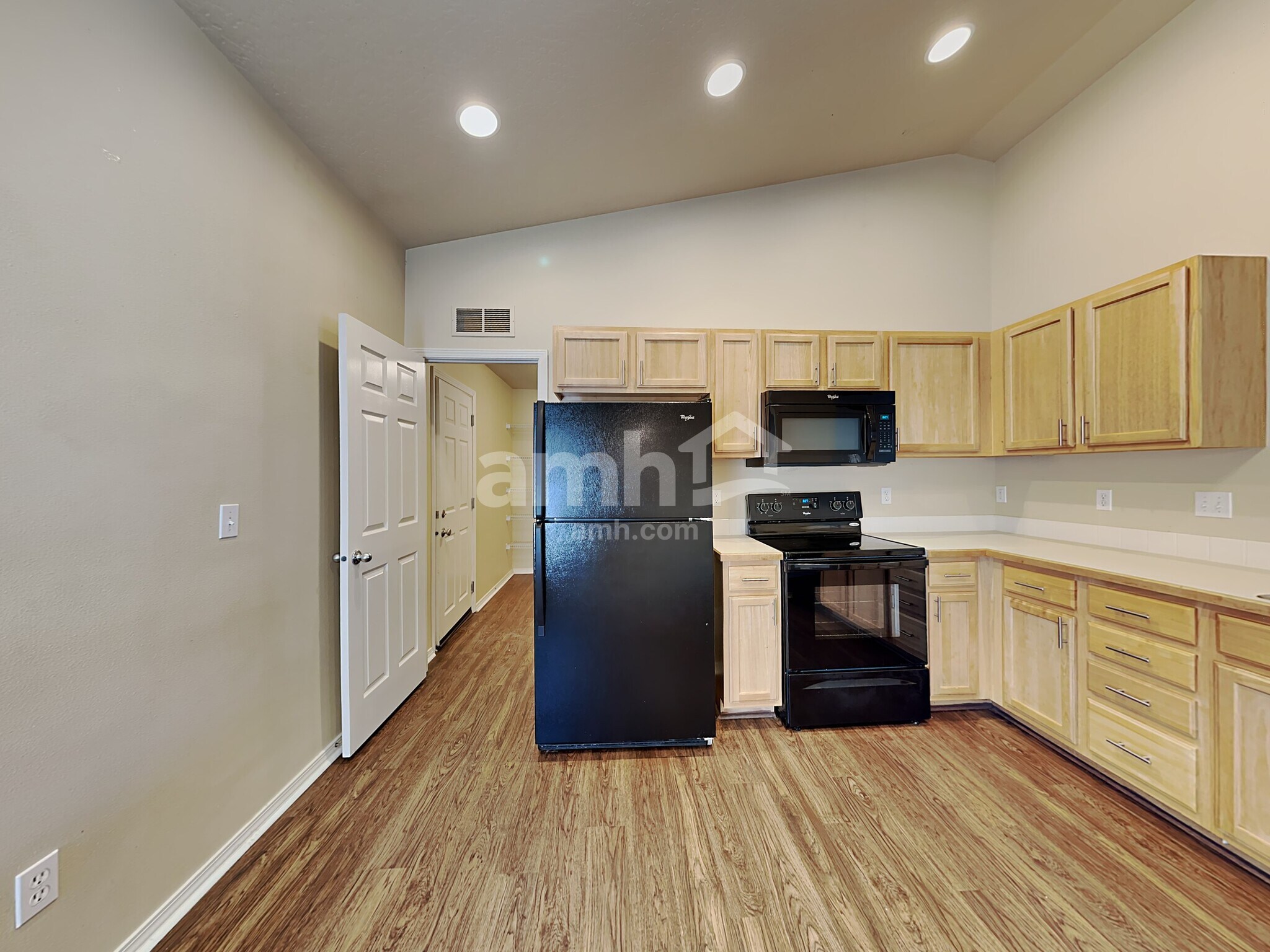 Building Photo - 211 Parkmont Way