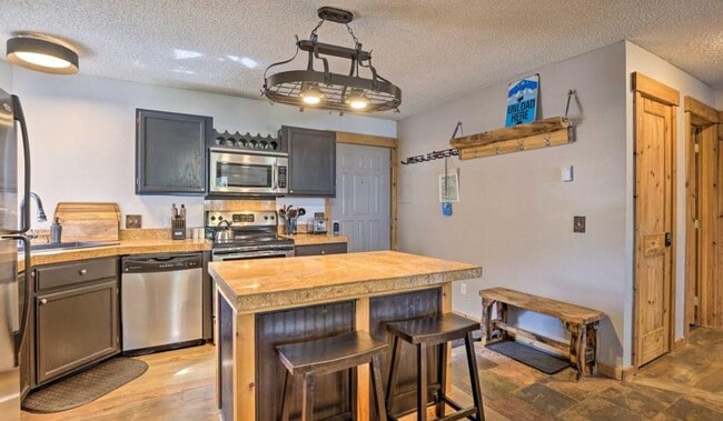 Building Photo - 96 Mountainside Dr