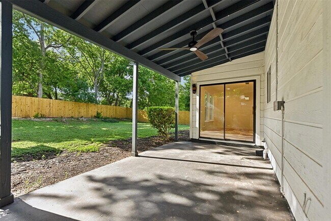 Building Photo - 11900 Dove Haven Dr