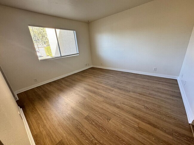 Building Photo - UPDATED2 Bed/2 Bath Alpine Oaks Condo