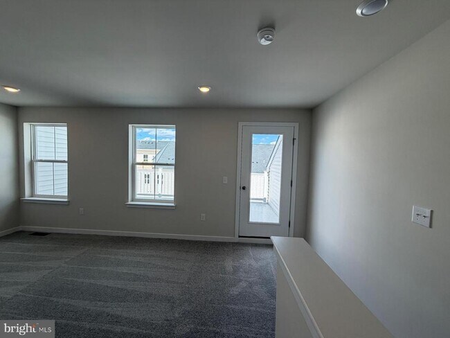 Building Photo - 39 E Front St
