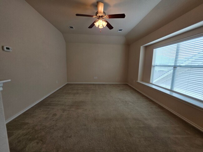 Building Photo - Heritage Craftsman Rental!