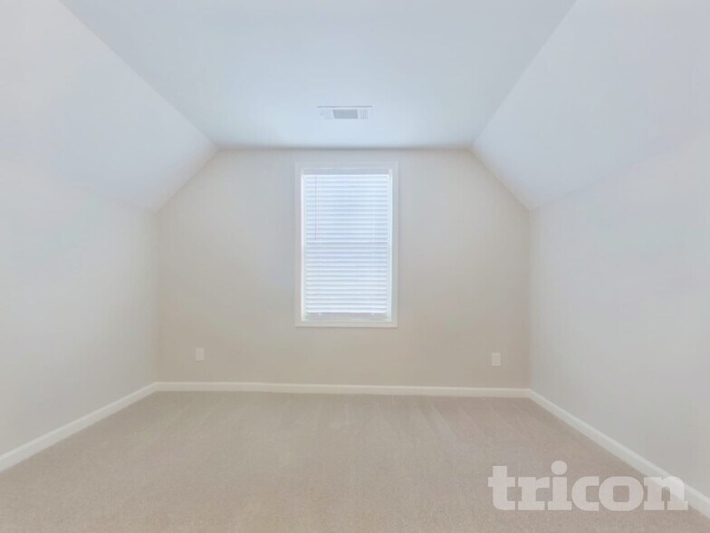 Building Photo - 218 Evergreen Way