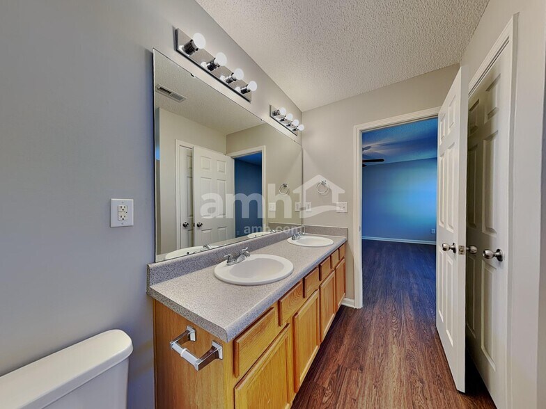 Building Photo - 3125 Teton Dr