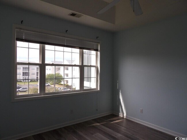 Building Photo - 901 W Port Dr