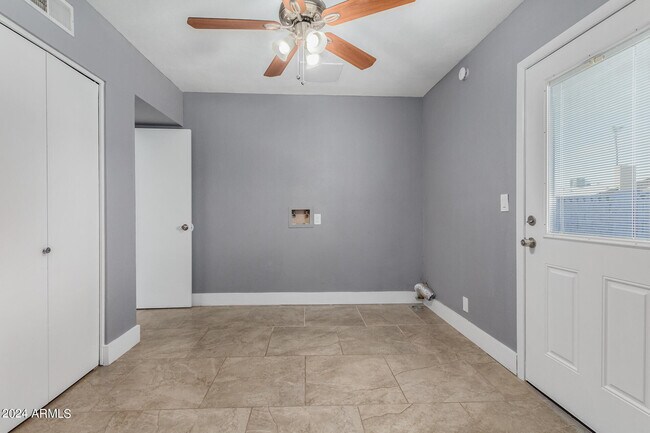 Building Photo - 2058 E Oxford Dr