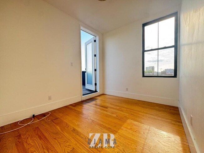 Building Photo - 3 bedroom in BROOKLYN NY 11213