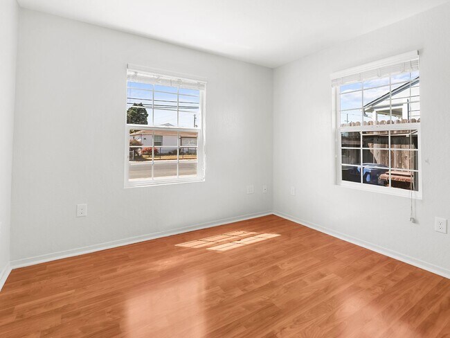 Building Photo - Updated single family home