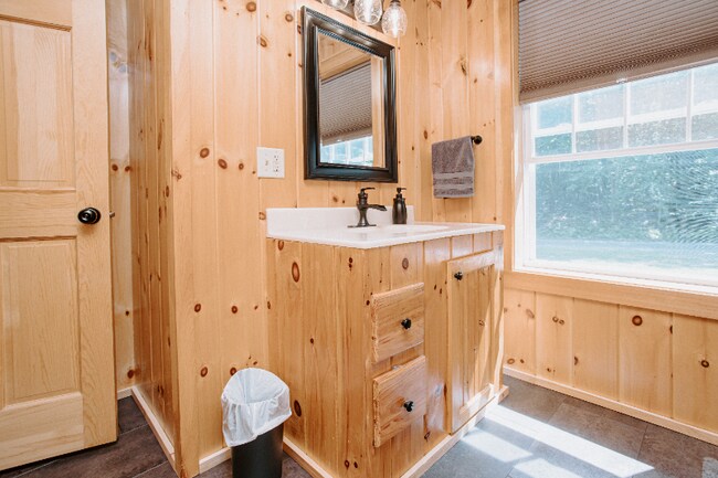 Building Photo - 128 Teaberry Ln