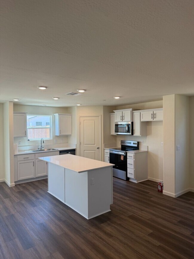 Building Photo - Brand New Turnkey Home