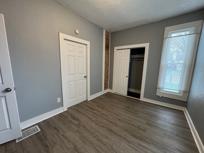 Building Photo - Fountain Square 3 Bed 1.5 Bath