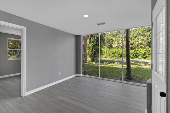 Building Photo - 315 Bayview St