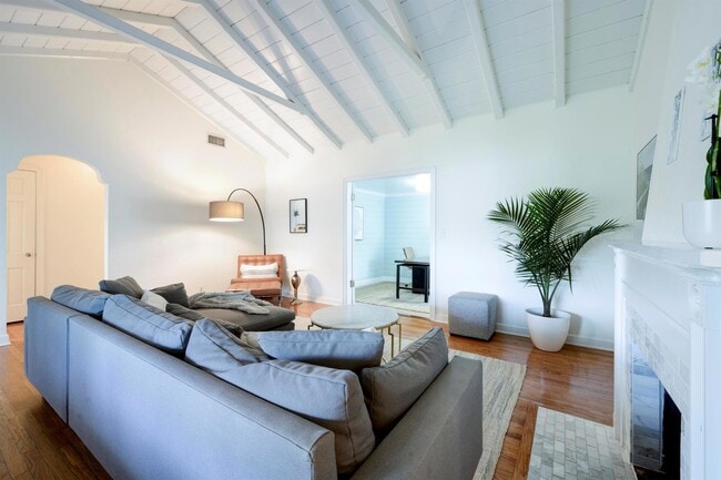 Building Photo - 214 33rd St