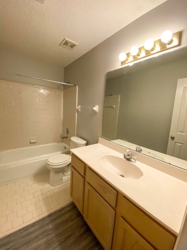 Building Photo - 3 bed 2 bath in Cordova w/ nearly 1800 Sq ft