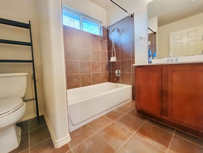 Building Photo - Beautiful 4 BR / 2 BA Home for Rent in Austin