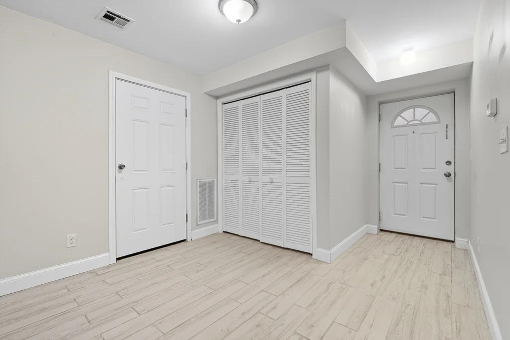 Building Photo - 270 S 20th St