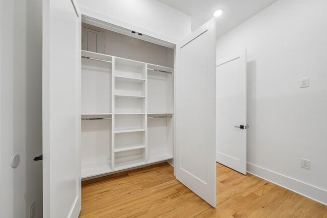 Building Photo - 169 Bowers St