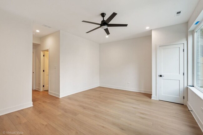 Building Photo - 2122 W 18th Pl