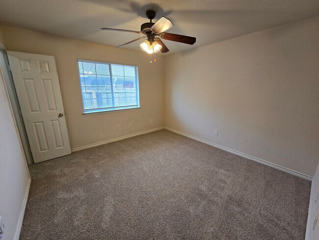 Building Photo - College Station - 3 Bedrooms / 3 bath Duplex on Oldenburg