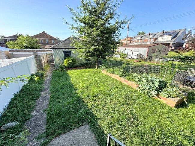 Building Photo - 7104 Schoyer Ave