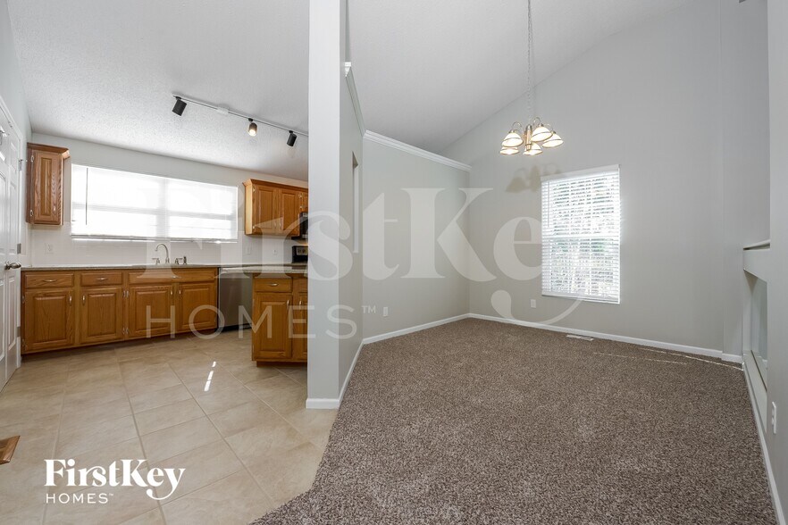 Building Photo - 609 Rosehill Dr