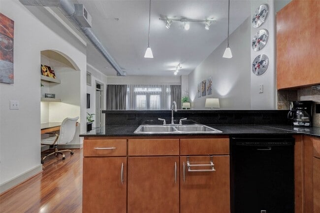 Building Photo - 1901 Post Oak Blvd