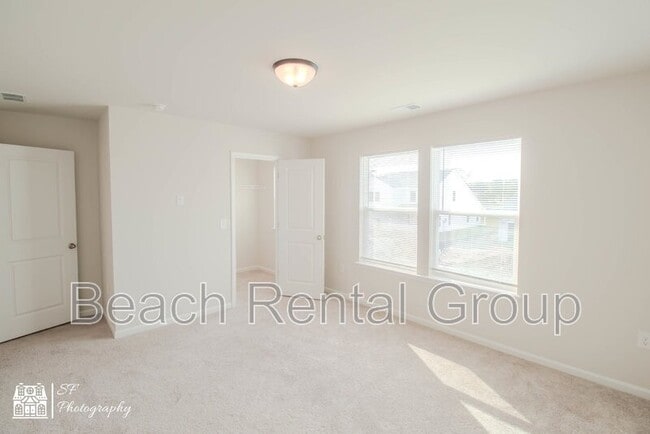Building Photo - 1860 Villena Dr