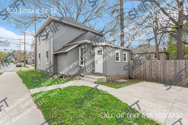 Building Photo - 959 Logan St SE
