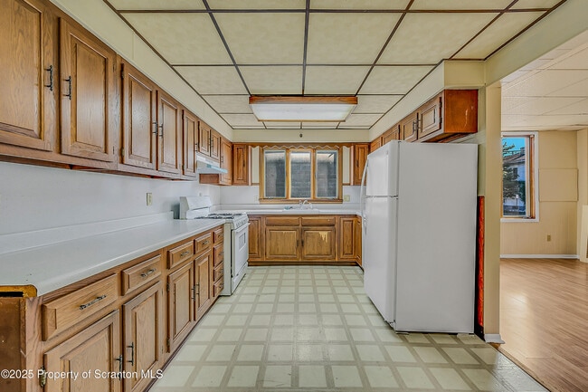 Building Photo - 398 Winola Ave
