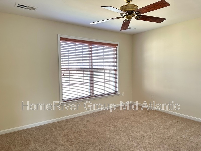 Building Photo - 5530 Sacramento Mews Pl