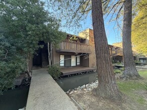 Building Photo - 2 bedroom | 1 bathroom | Arden-Arcade Condo Available Now!