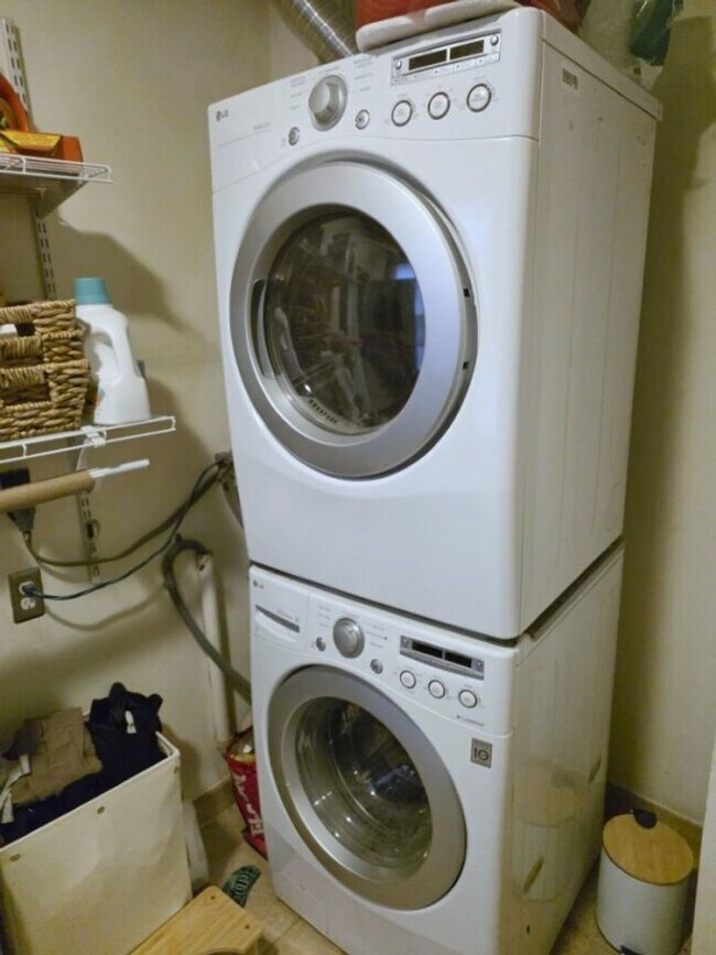 Building Photo - WOW!  LANDLORD PAYS BROKER FEE!!  UPDATED 3.5 BED/2 BATH IN PRIME COOLIDGE CORNER LOCATION