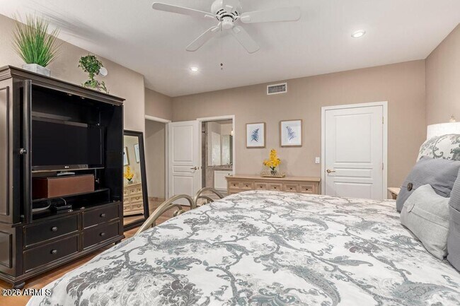 Building Photo - 15221 N Clubgate Dr
