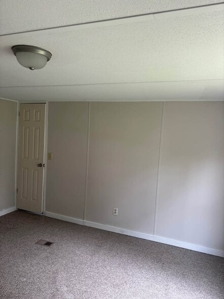 Building Photo - 103 Amberwood Ln