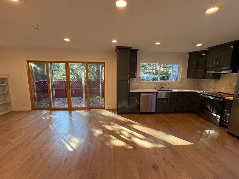 Building Photo - 14400 Springer Ave