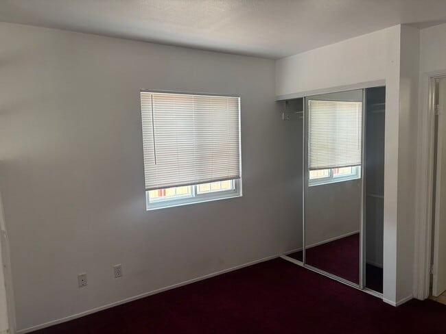 Building Photo - Studio in Chula Vista with spacious backyard.