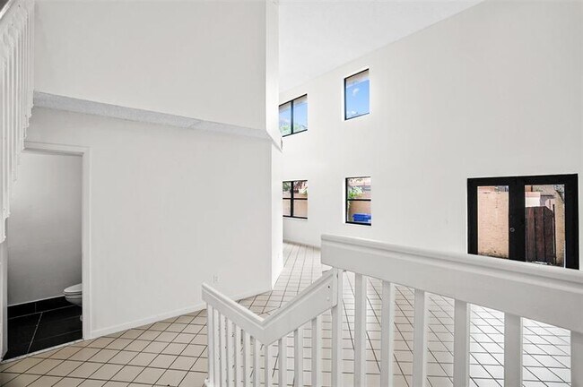 Building Photo - 1013 SW 112th Ter