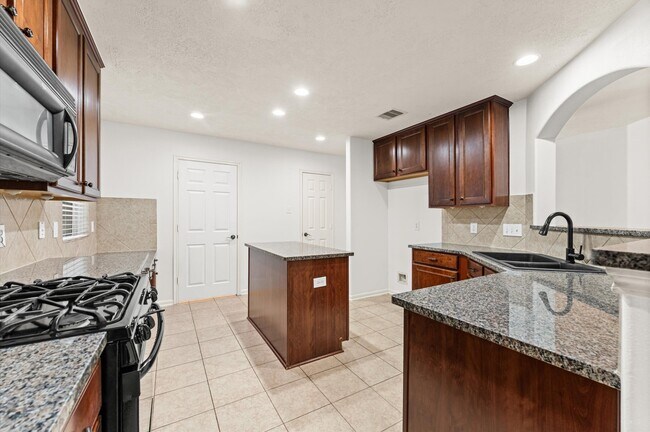 Building Photo - 24226 Pine Canyon Falls Cir