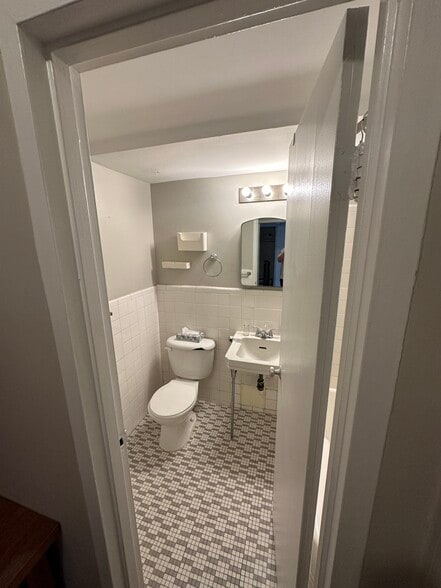 Building Photo - 1711 Massachusetts Ave NW