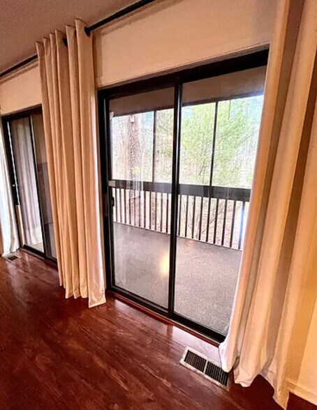 Building Photo - 119 Cedar Forest Trl