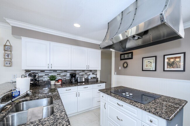 Building Photo - 1477 Park Beach Cir
