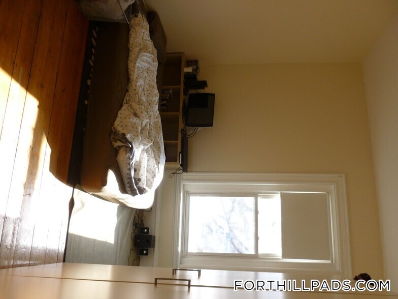 Building Photo - 227 Roxbury St