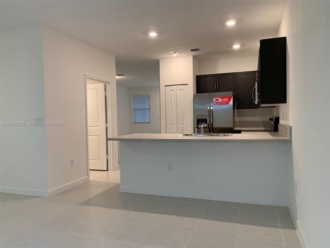 Building Photo - 1271 SE 27th Terrace