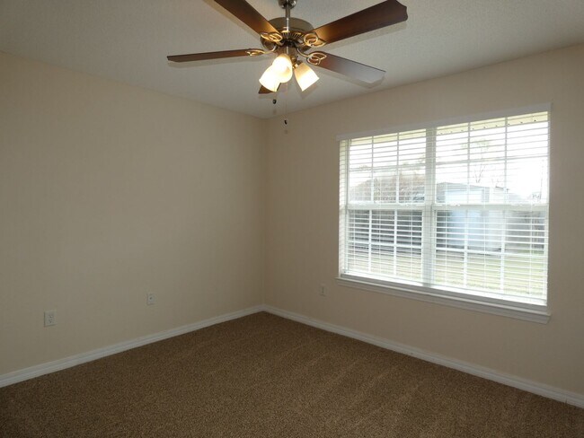 Building Photo - 4 Bedroom in Spencer Oaks Subdivision