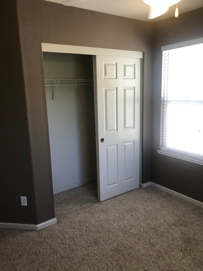 Building Photo - 10640 Siskiyou Ln