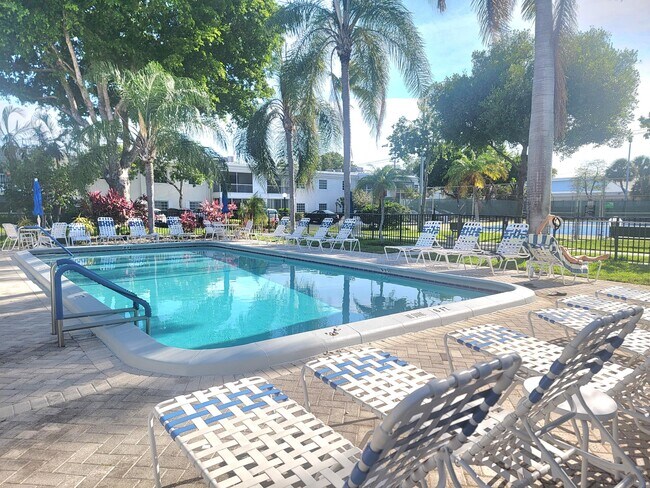 Building Photo - 6213 Bay Club Dr
