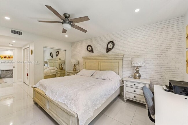 Building Photo - 121 Crandon Blvd