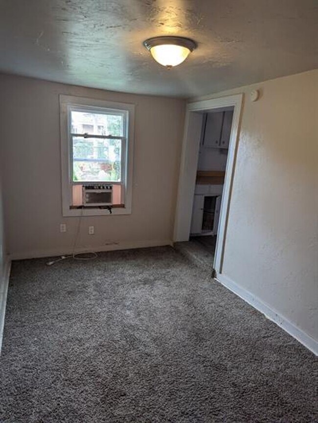 Building Photo - 2 Bed House with Large Yard