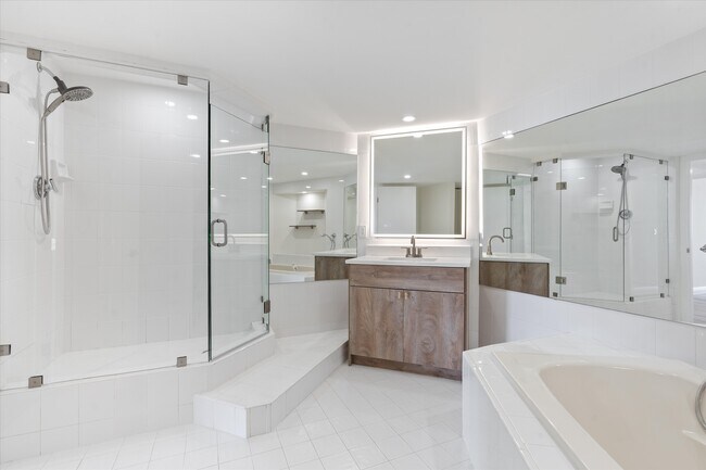 Building Photo - 2100 S Ocean Ln